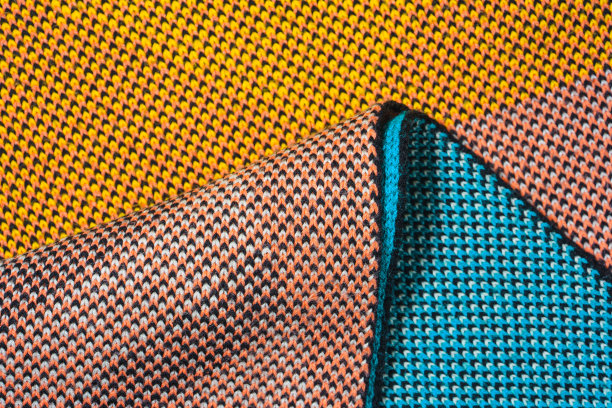 一堆多色针织织物图片下载