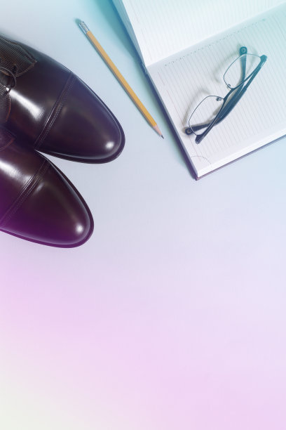 男性经营静物生活理念。图片下载