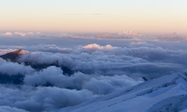 从蒙特罗莎看阿尔卑斯山的风景图片下载