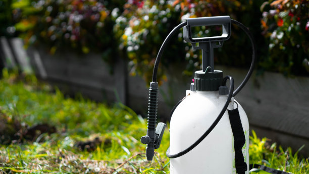 农药喷雾…施用于叶片，农药控制图片下载