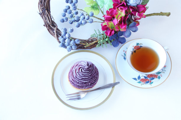 紫薯和花环的勃朗峰图片下载