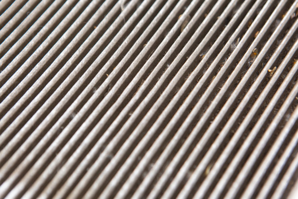 旧的机舱空气过滤器被灰尘和污垢堵塞了图片下载