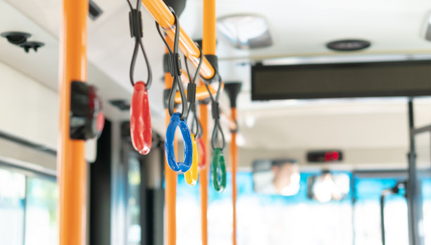 可站立乘客的彩色手柄图片下载