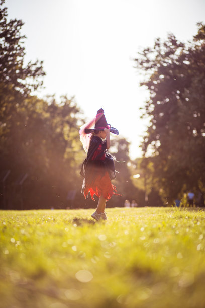 为万圣节女巫。图片下载
