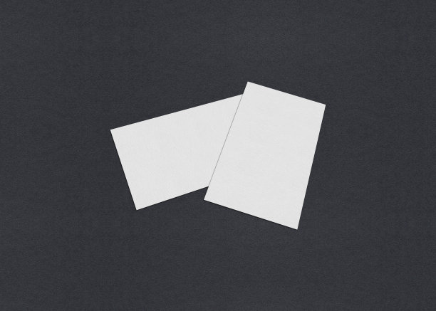 空白的白色名片模型堆在灰色纹理纸背景。图片下载