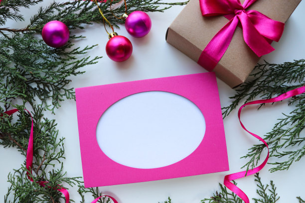 圣诞礼物盒与圣诞装饰图片下载