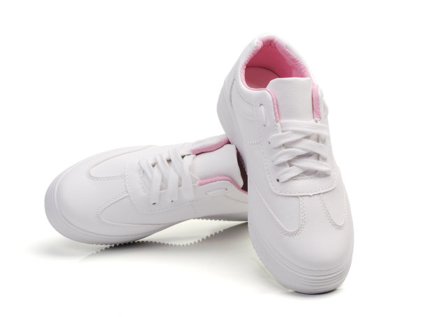 白色运动鞋时尚帆布孤立在白色背景与剪裁路径图片下载