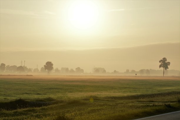 秋天的早晨和农地图片下载