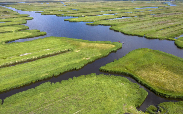 无人机俯瞰美丽的荷兰圩田景观图片下载