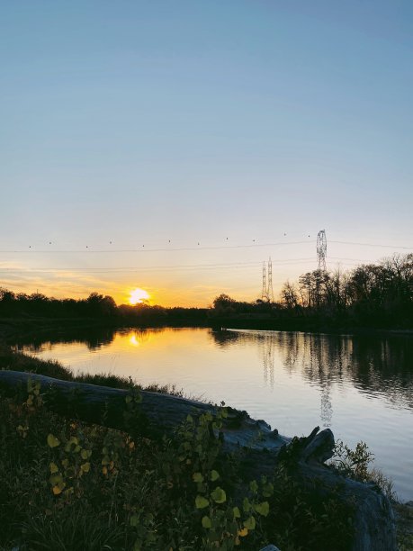 河后的夕阳图片下载