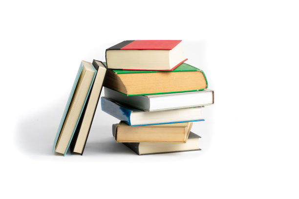 一堆破旧的精装书孤立在白色上图片下载