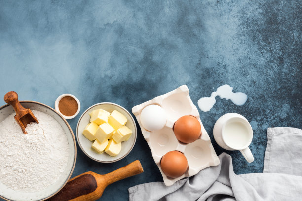 蓝色背景烘焙配料图片下载