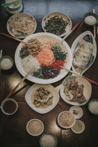 Yee唱了亚洲中国传统食物庆祝中国新年，代表财富，繁荣，健康和好运图片下载
