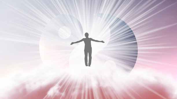 一个人的剪影手臂分开，在天空中飞行在明亮的白色阳光下的阴阳符号的背景。三摩地禅坐观，心胸开阔。图片下载