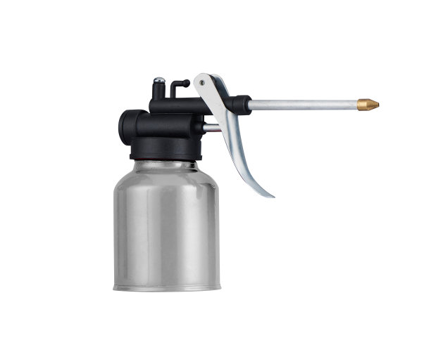 油罐在白色背景隔离图片下载