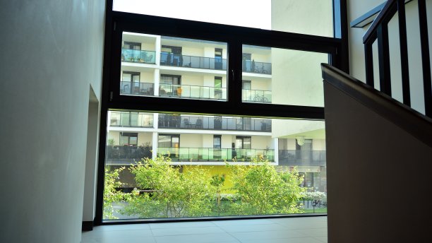现代和新的公寓大楼。图片下载