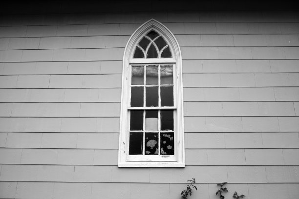 宾夕法尼亚州乡村的木制教堂窗户图片下载