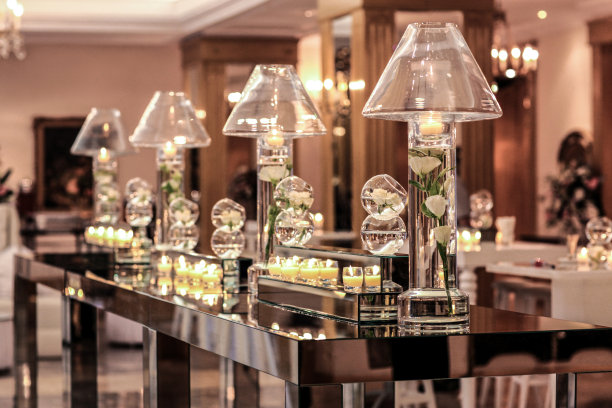 蜡烛在原地燃烧图片下载