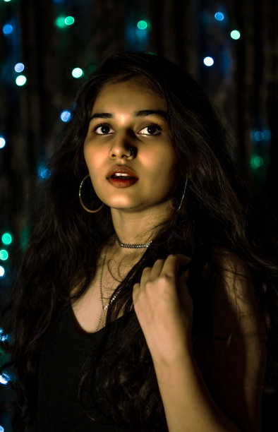 自信的化妆女人图片下载