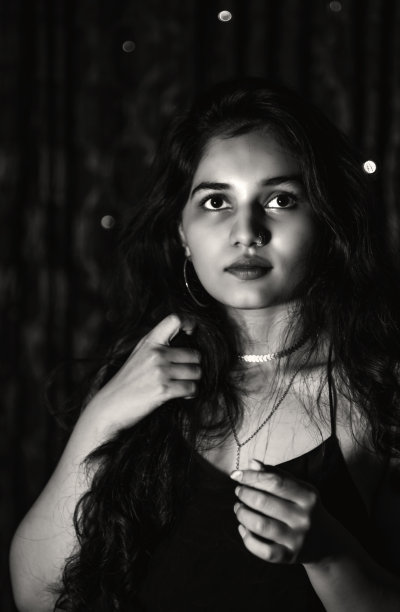 自信的化妆女人图片下载