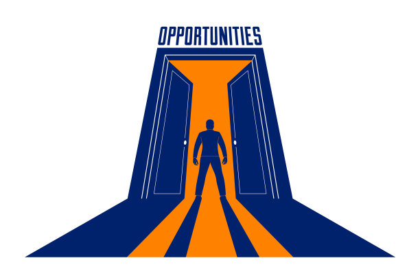 男人站在半开的大门外，犹豫着图片下载