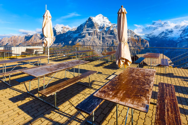 瑞士格林德沃第一的Cliff Walk酒吧图片下载