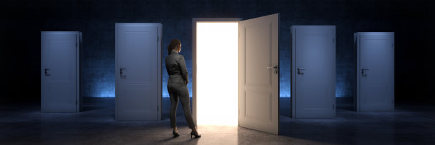 门和女商人，门通向新的机遇。三维渲染图片下载