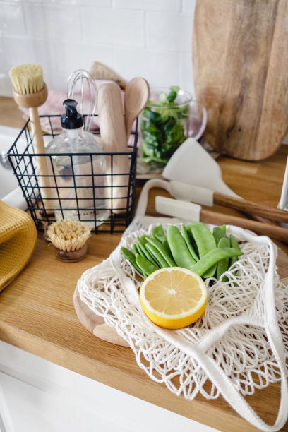 厨房柜台上的健康食品图片下载