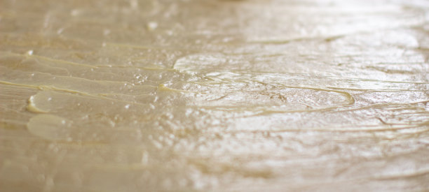 擀开，铺上黄油，再涂上黄油烘烤。图片下载