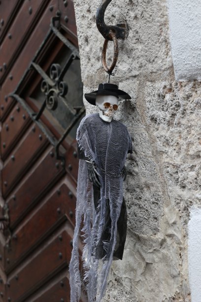 万圣节装饰在房子的墙上图片下载