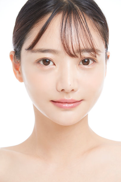 美丽的肖像年轻的亚洲女人在白色的背景图片下载