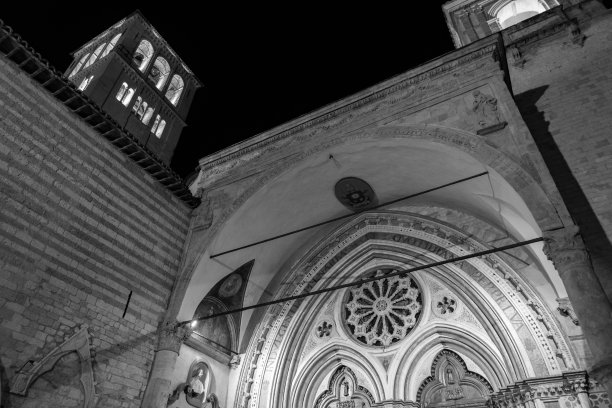 阿西西，翁布里亚，佩鲁贾，旧金山大教堂。上教堂。视图图片下载