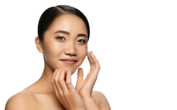 美丽的亚洲女人的肖像孤立在白色的工作室背景。美容、时尚、护肤、化妆品概念。图片下载