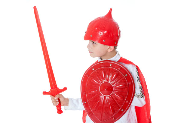 穿得像骑士的小男孩图片下载