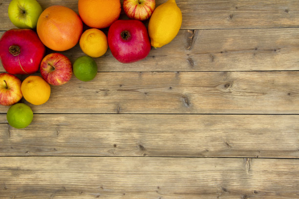 木桌上的水果图片下载