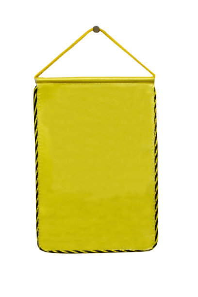 黄色的三角旗挂在白色的背景上。三角旗干净，没有题字和图画。图片下载