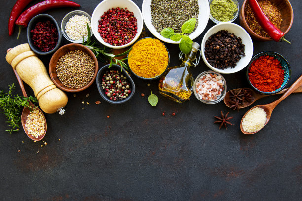 各种香料在黑色图片下载