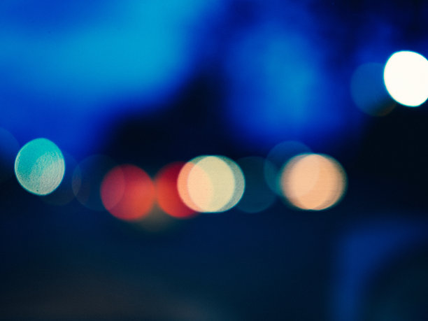 抽象的圆形散景背景夜光。抽象背景的概念。新年快乐理念。圣诞节日的概念。图片下载