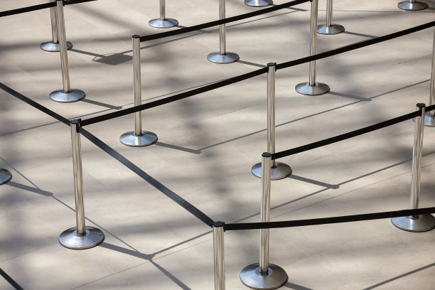 大流行期间，排队等候的人寥寥无几图片下载