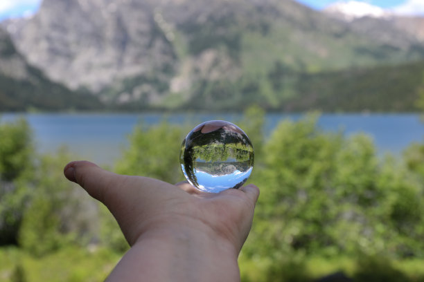 在反思-世界等待图片下载