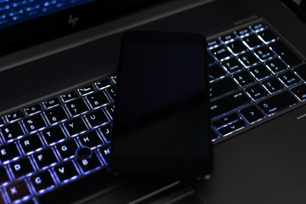 手提电脑上的手机图片下载