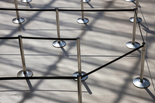 大流行期间，排队等候的人寥寥无几图片下载