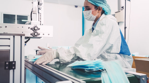 现代化的口罩生产线工厂图片下载