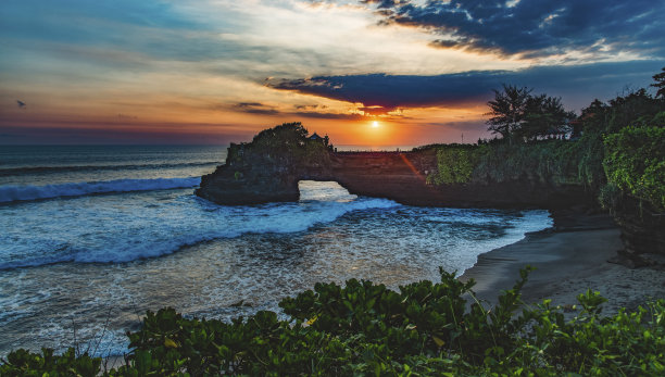 日落时的巴厘岛水庙图片下载