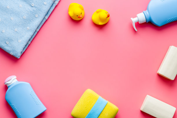 平铺婴儿有机化妆品沐浴，俯视视图图片下载