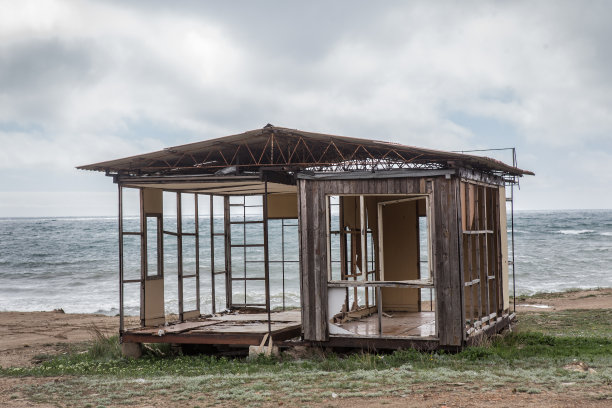 海边破败的房子图片下载