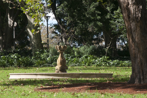 约翰浸信会喷泉是19世纪中叶澳大利亚花园喷泉，是新南威尔士州最古老的本地装饰喷泉图片下载