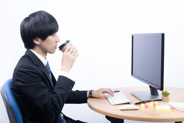 年轻男性办公室职员图片下载