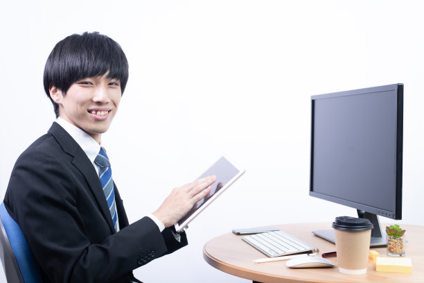 年轻男性办公室职员图片下载