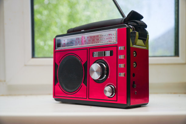 老式收音机与模拟调谐规模图片下载